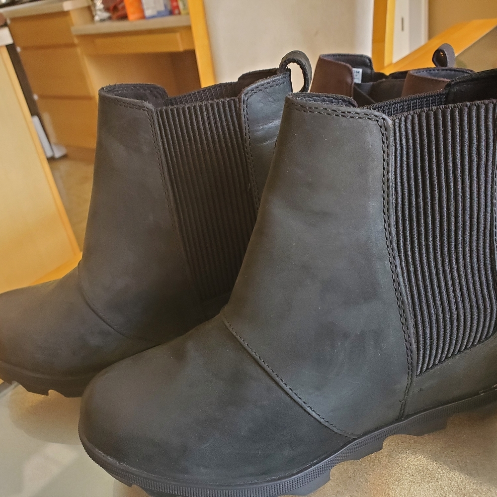 Sorel black boots 7.5